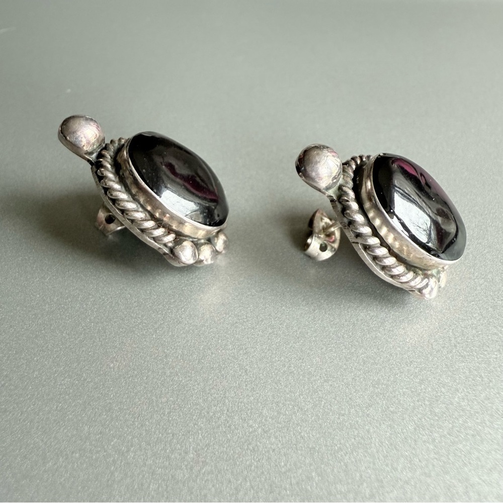Mexico Black Onyx Sterling Silver Cable and Beads Design Stud Earrings - Picture 3 of 6